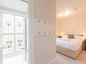 Travel cot, free WiFi, bed sheets - 7 Bed in Ellon (oc-ca249) (Methlick)