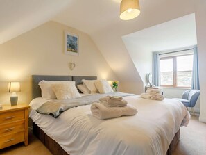 Bügeleisen/Bügelbrett, Reisekinderbett, kostenloses WLAN, Bettwäsche
