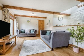TV - 2 Bed in St. Ervan (oc-s36909) (Saint Ervan)