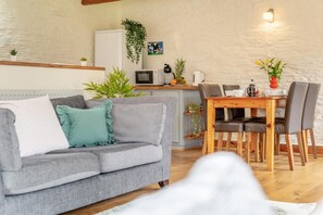 TV - 2 Bed in St. Ervan (oc-s36909) (Saint Ervan)