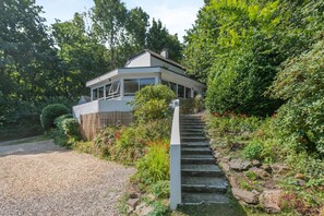 A modern house with a stone staircase leading to a wooden deck. - 5 Bed in St. Agnes (oc-q37500) (Saint Agnes)