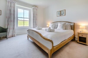 Bügeleisen/Bügelbrett, Reisekinderbett, kostenloses WLAN, Bettwäsche