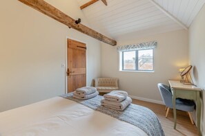 Travel cot, free WiFi, bed sheets - 1 Bed in Peasmarsh (oc-staohf) (Peasmarsh)
