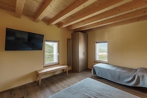 Neljän hengen deluxe-huone, vuoristonäköala | Pimennysverhot, ilmainen Wi-Fi