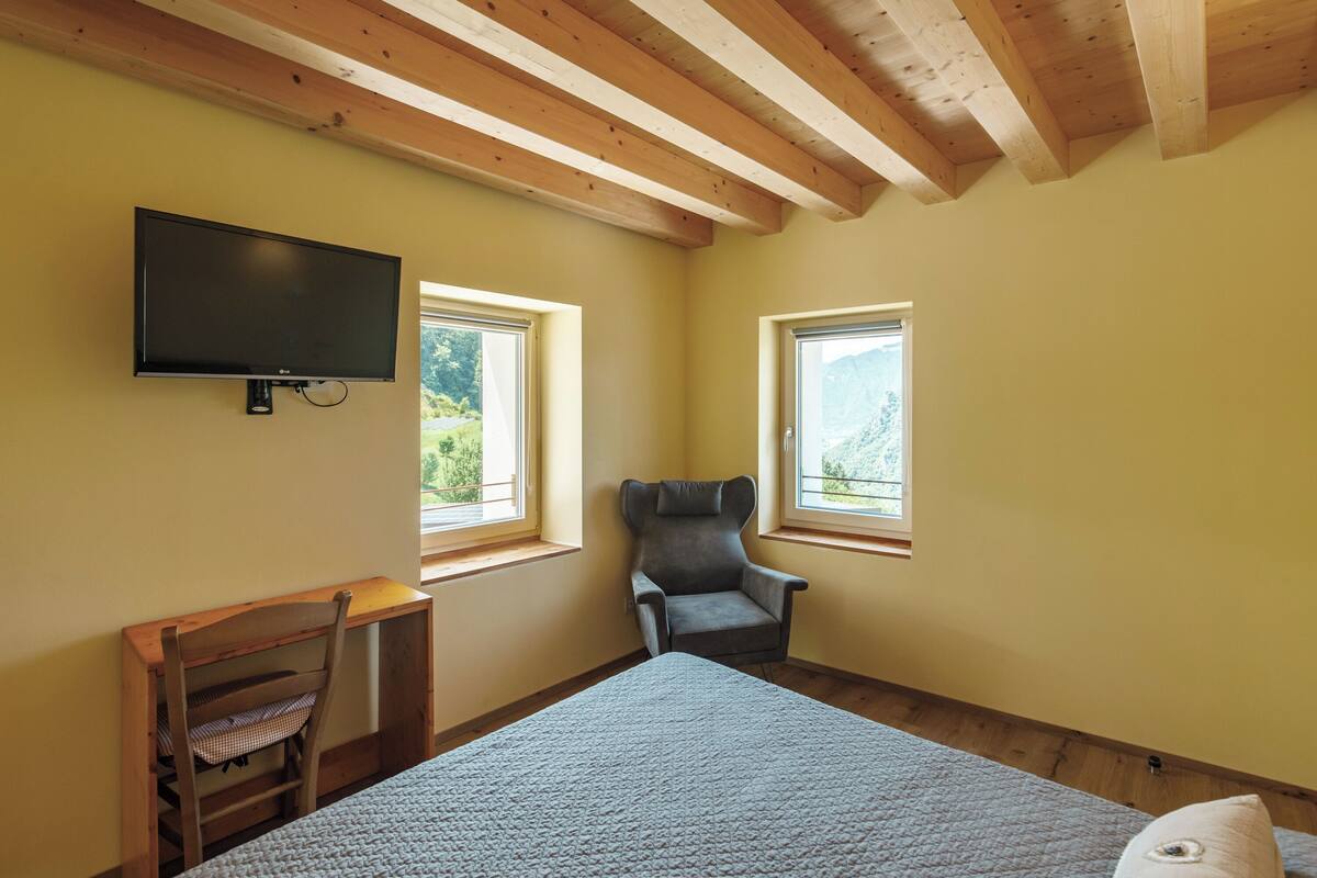 Comfort Room, Mountain View | Blackout drapes, free WiFi