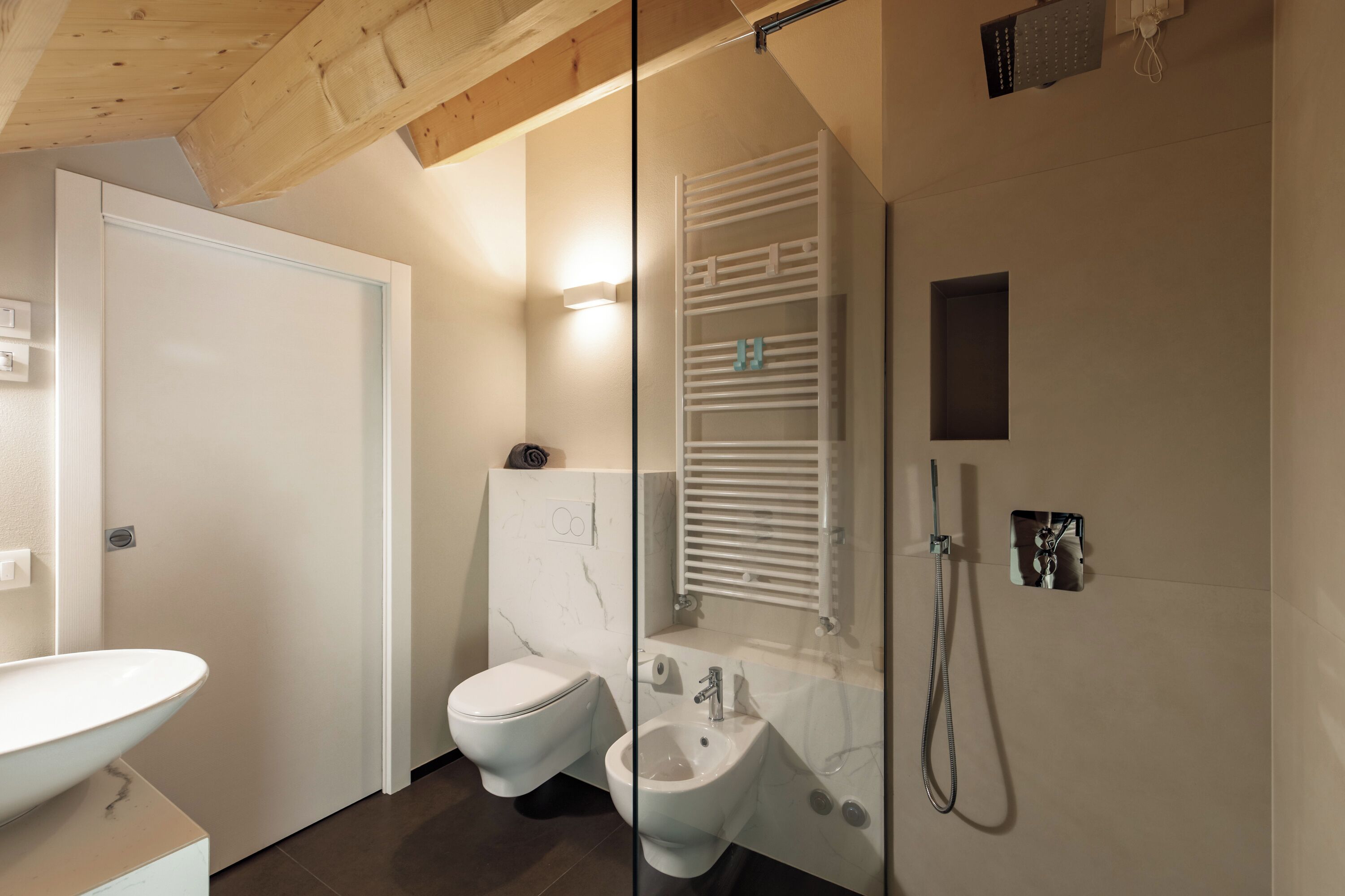 Chambre Quadruple Confort, vue montagne | Salle de bain