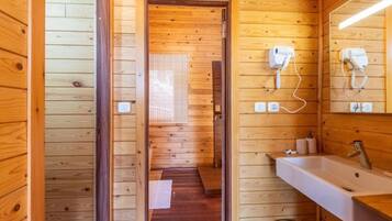 Superior Quadruple Room, Balcony, Garden View | Bathroom