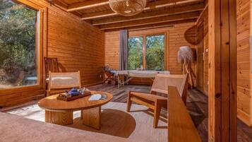 Couples treatment room(s), hydrotherapy, body wraps, body scrubs