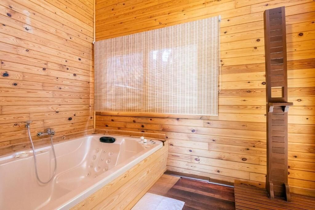 Superior Quadruple Room, Balcony, Garden View | Bathroom