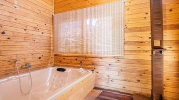 Superior Quadruple Room, Balcony, Garden View | Bathroom