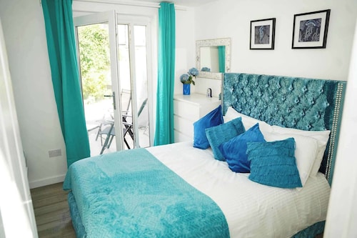 Ground Floor Apartment Sleeps 4 Parking