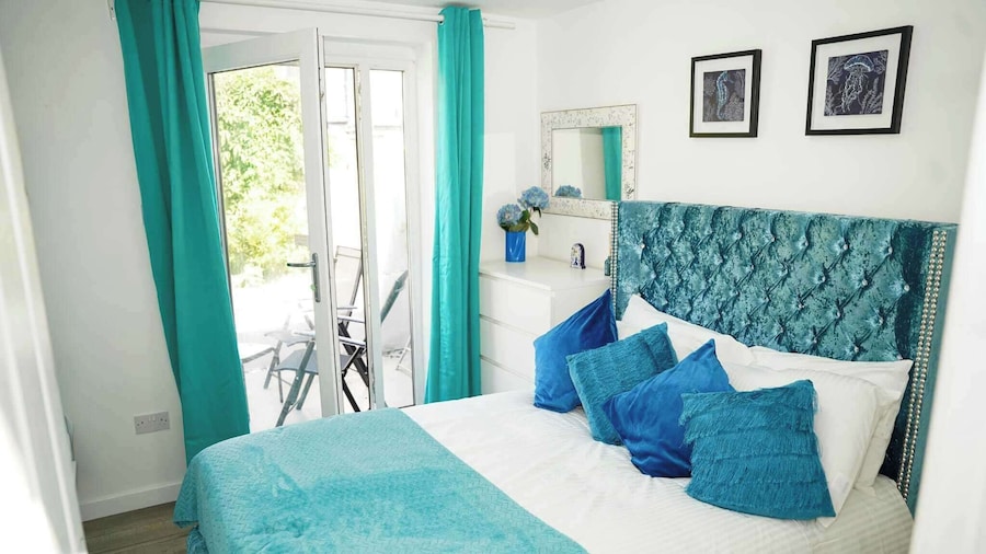 Ground Floor Apartment Sleeps 4 Parking