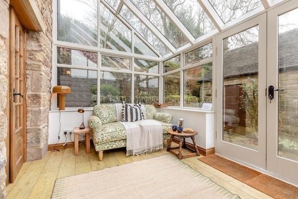 TV, fireplace - 3 Bed in Longnor (oc-r34925) (Longnor)