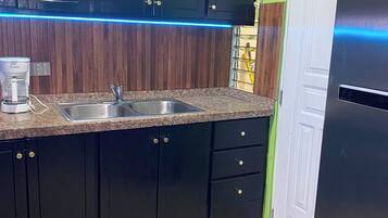 Apartamento, 3 quartos, sacada | Cozinha privada