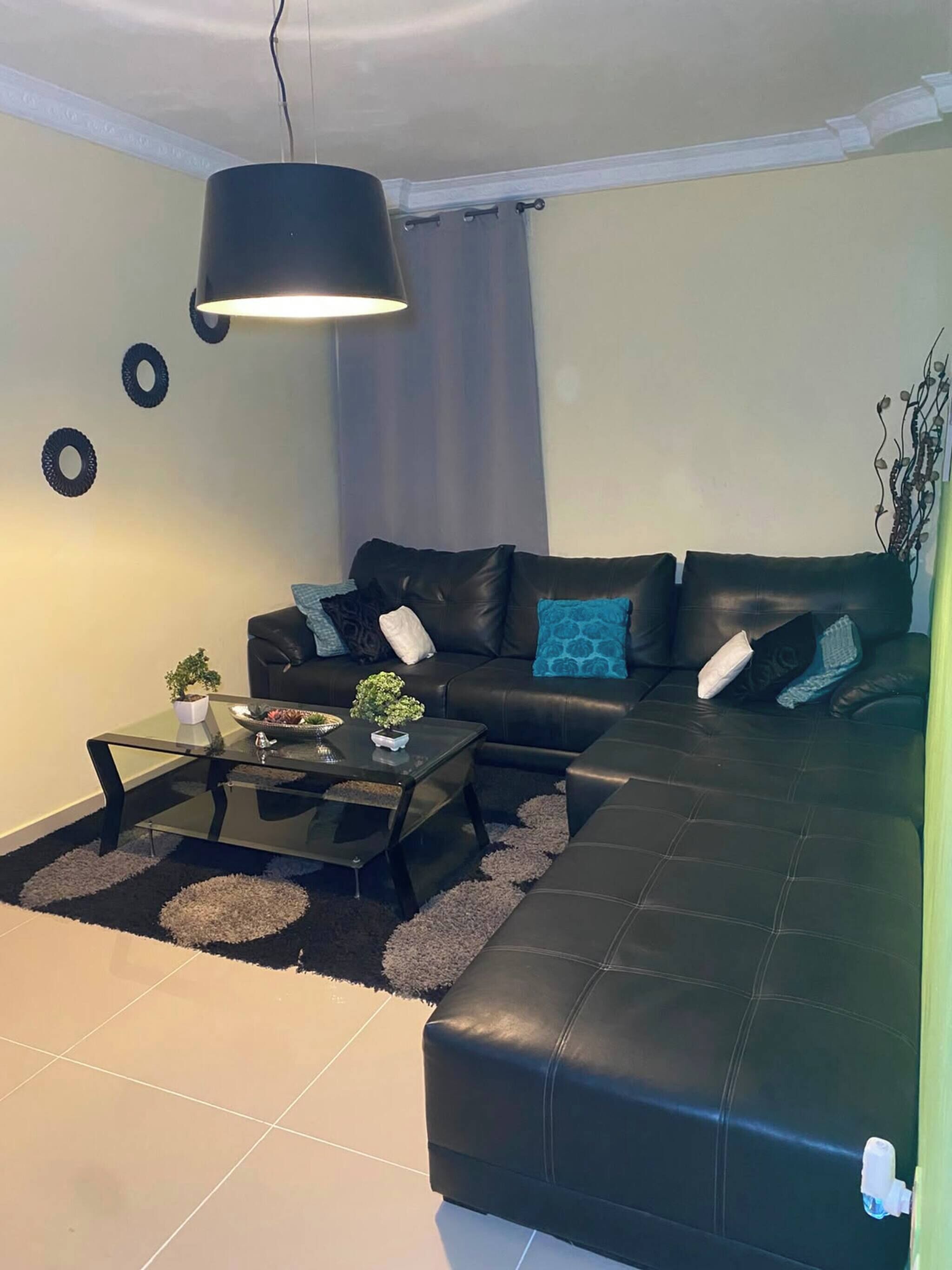 Apartamento, 3 quartos, sacada | Sala de estar | Livros