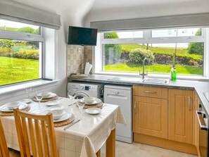 Oven, dishwasher, cookware/dishes/utensils - 3 Bed in Portpatrick (oc-d37202) (Upper Dinvin)