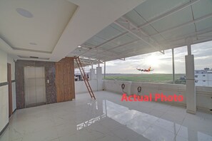 Terrace/patio - Leon Transit Hotel Bangalore Airport (Bangalore)