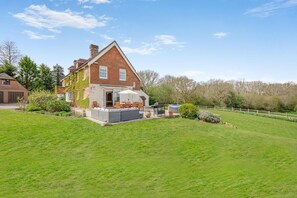 Outdoor dining - 6 Bed in Hadlow Down (oc-g36329) (Hadlow Down)