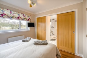 Travel cot, free WiFi, bed sheets