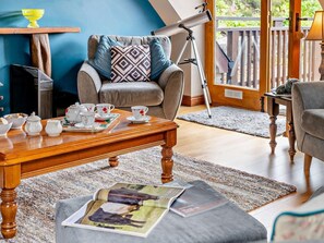 TV, fireplace - 2 Bed in Brecon (oc-44179) (Llanfihangel Nant Bran)