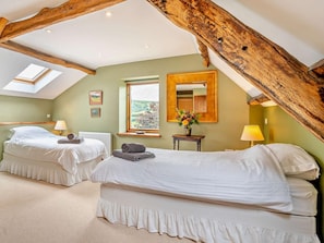 Iron/ironing board, WiFi (free), bed sheets - 4 Bed in Brecon (oc-43212) (Llanfihangel Nant Bran)