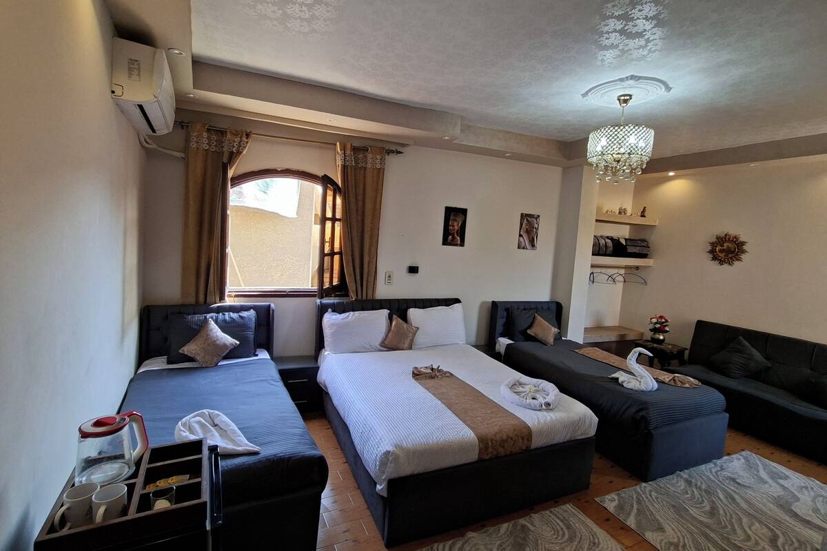 Deluxe Room | Laptop workspace, free WiFi