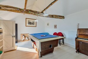 Games room - 2 Bed in Hastingleigh (oc-c36341) (Hastingleigh)