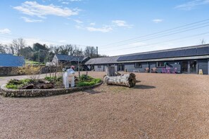 Exterior - 2 Bed in Hastingleigh (oc-c36341) (Hastingleigh)