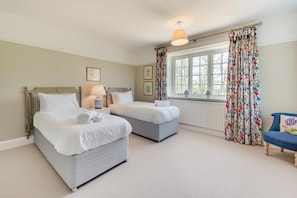 Iron/ironing board, travel cot, free WiFi, bed sheets - 5 Bed in Holme Next The Sea (oc-2265) (Holme-next-the-Sea)