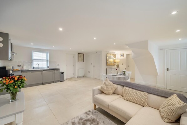 TV - 1 Bed in Bath (oc-k37860) (Bath)