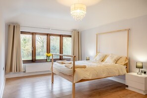 Bügeleisen/Bügelbrett, Reisekinderbett, kostenloses WLAN, Bettwäsche