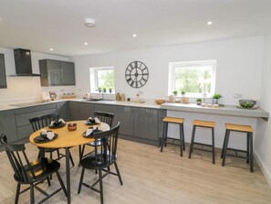 Dining - 4 Bed in Swindon (oc-b37205) (Swindon)