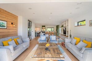 TV - 4 Bed in West Lulworth (oc-m36614) (West Lulworth)