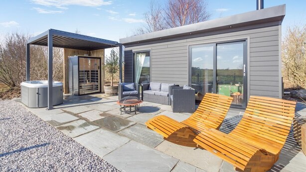 A modern outdoor living area with a hot tub, seating, and a pergola. - 1 Bed in Austwick (oc-b37509) (Austwick)