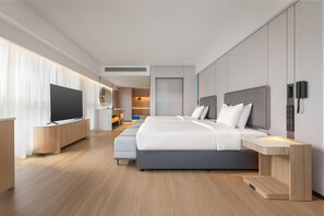 Standard Room, 2 Double Beds, River View | Down comforters, desk, blackout drapes, soundproofing - Holiday Inn Express Chongqing Nanan Riverside by IHG (Chongqing)