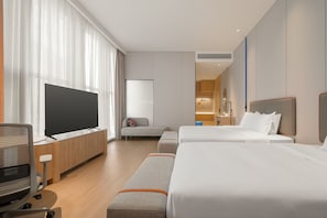 Habitación estándar, varias camas | Edredón, escritorio, cortinas blackout y insonorización 