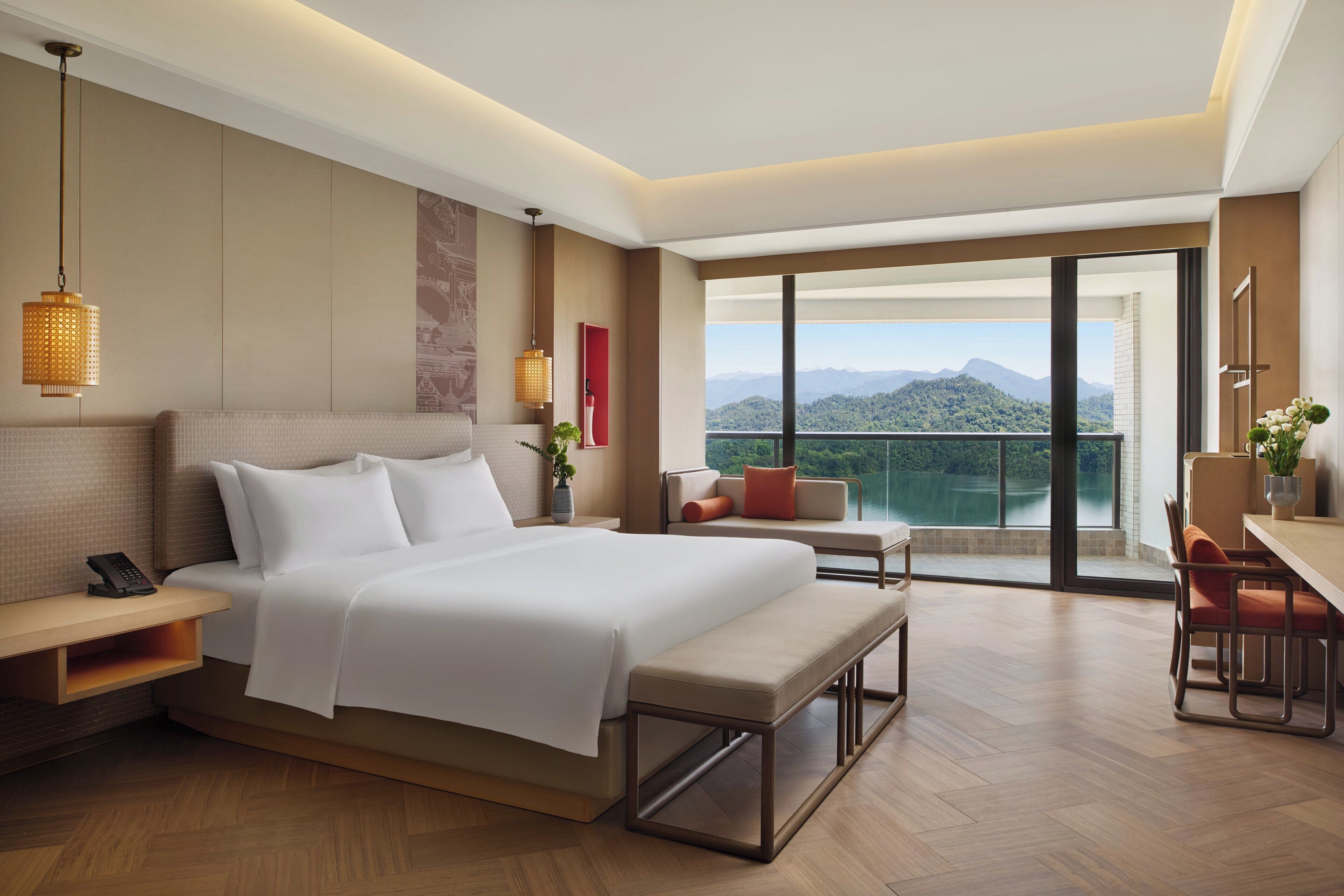 Standard Room, 1 King Bed, Balcony, Lake View