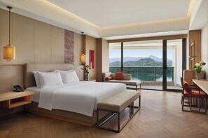 Standard Room, 1 King Bed, Balcony, Lake View - Yanshan Resort Qiandao Lake, Vignette Collection by IHG (Hangzhou)