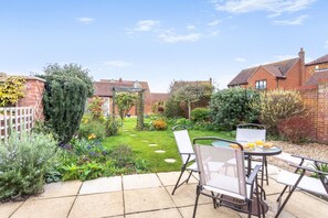 Outdoor dining - 2 Bed in Heacham (oc-h36928) (Heacham)