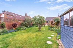 Property grounds - 2 Bed in Heacham (oc-h36928) (Heacham)