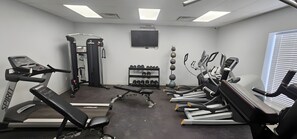 Fitness facility - Private Business Studio, Queen Bed, Office, Full Kitchen and In-Unit Laundry (Pecos)