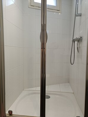 Suihku, hiustenkuivaaja