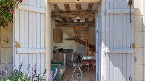 Unclassified image, 5 of 25, button - Holiday Home 'Quai De Loire' with Private Terrace, Private Garden and Wi-Fi (Chouzé-sur-Loire)
