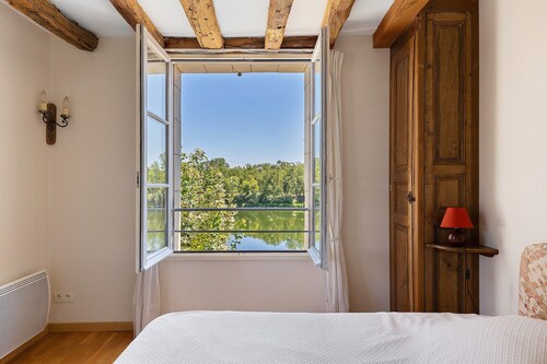 Holiday Home 'Quai De Loire' with Private Terrace, Private Garden and Wi-Fi