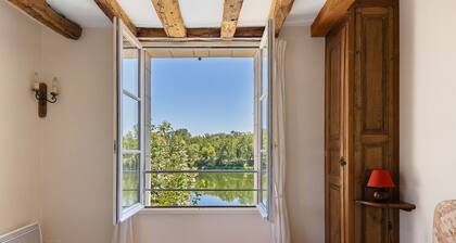 Holiday Home 'Quai De Loire' with Private Terrace, Private Garden and Wi-Fi