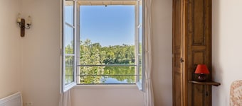 Holiday Home 'Quai De Loire' with Private Terrace, Private Garden and Wi-Fi