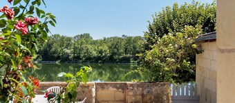 Holiday Home 'Maison Vue Loire' with Private Terrace, Private Garden and Wi-Fi