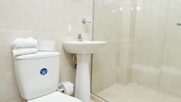 Deluxe Double Room | Bathroom