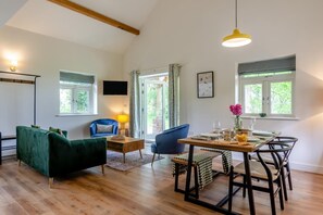 Dining - 2 Bed in Waldron (oc-v33536) (Foxhunt Green)