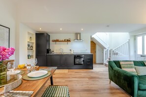TV - 2 Bed in Waldron (oc-v33536) (Foxhunt Green)